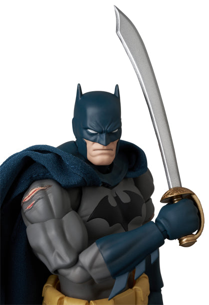 MAFEX Batman Damage Ver. (BATMAN: HUSH Ver.)